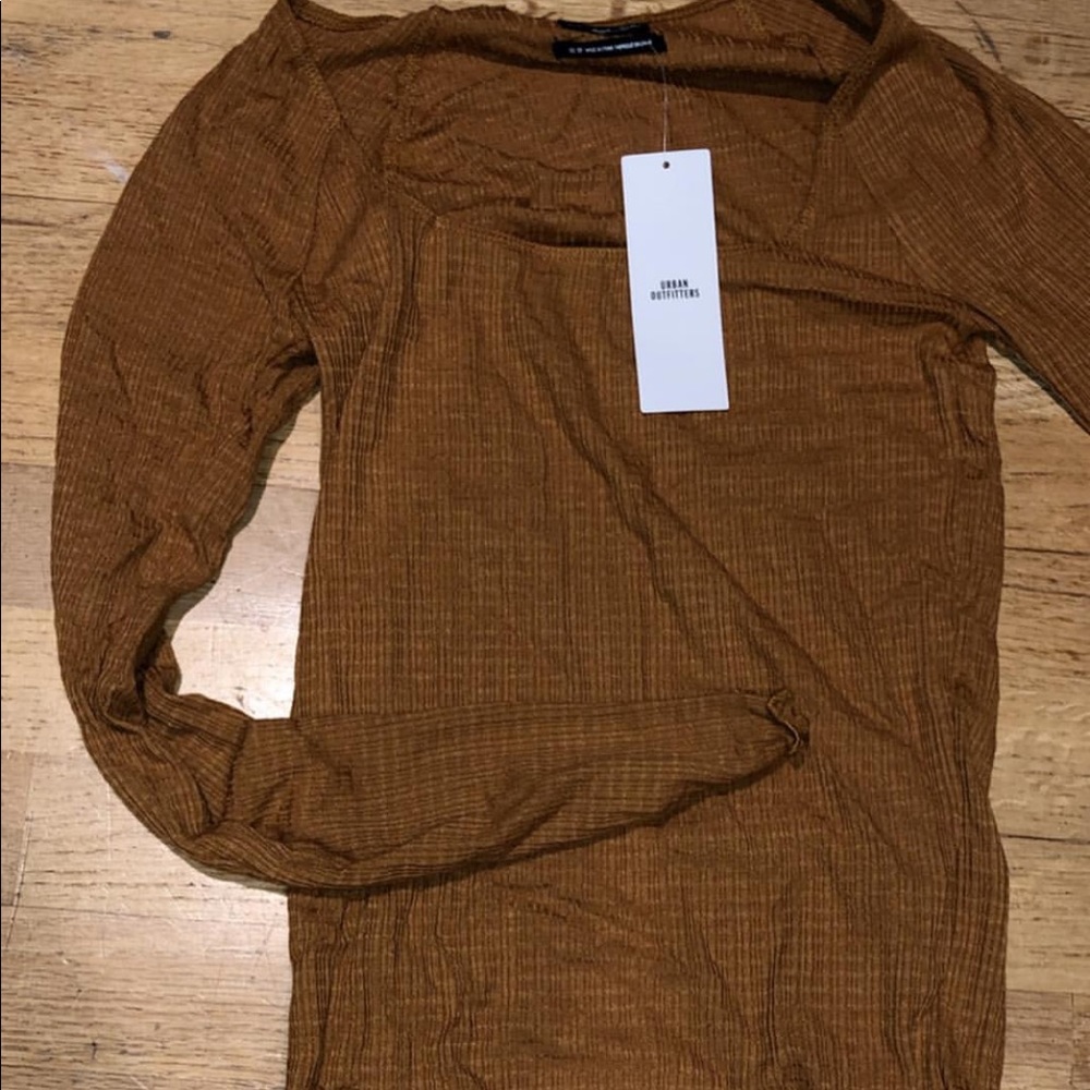 tight long sleeved shirt